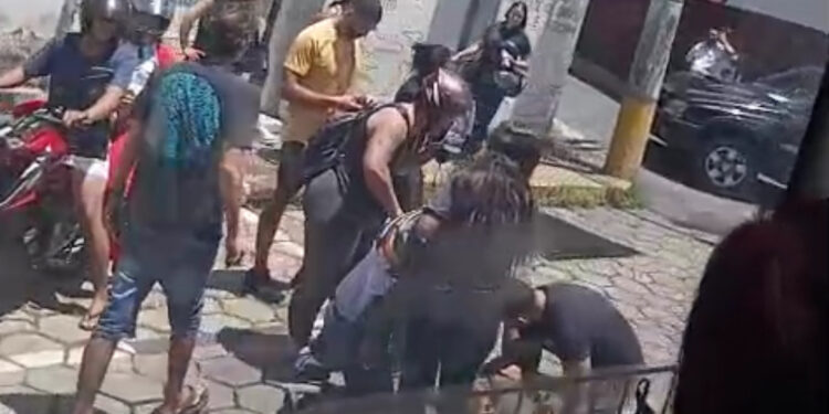 Colisão entre moto e carro mobiliza equipes de resgate na Avenida Abílio Machado