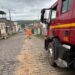 Bombeiros eliminam risco de derrapagem no bairro Ouro Negro após derramamento de óleo diesel