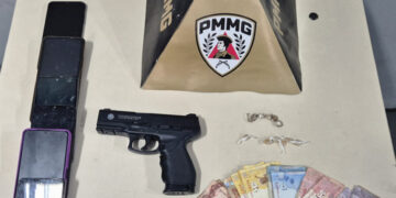 Ação da PM termina com prisão de jovem por tráfico de drogas e apreensão de réplica de arma de fogo em Formiga