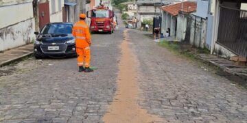 Risco de acidentes por mancha de óleo é neutralizado na Vila Maria Cristina