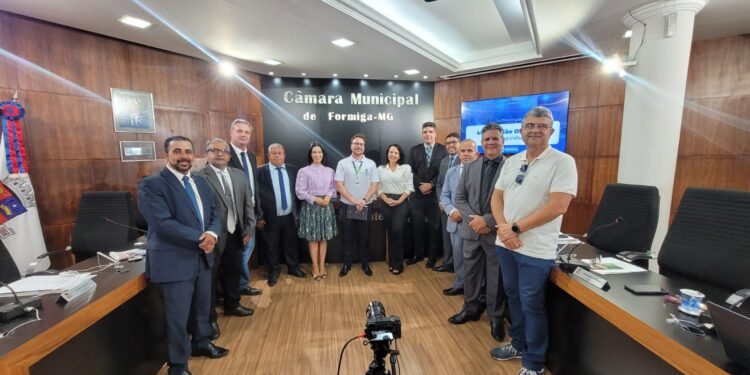 Câmara de Formiga aprova projetos nas áreas de habitação, assistência social, segurança e saúde pública