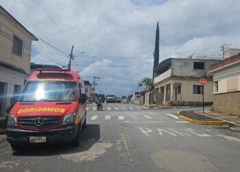 Condutor fica ferido após colisão entre motos no cruzamento da Primeiro de Maio com Salgado Filho em Formiga