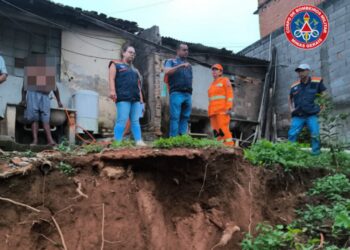 Risco de desabamento leva bombeiros e Defesa Civil a nova vistoria em imóvel na Vila Imperial em Formiga