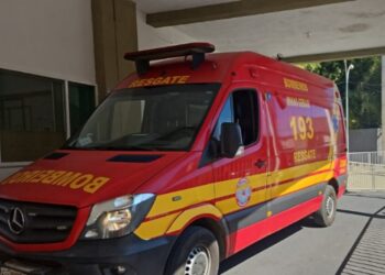 Vítima em crise convulsiva é socorrida pelos bombeiros no bairro Sagrado Coração de Jesus em Formiga