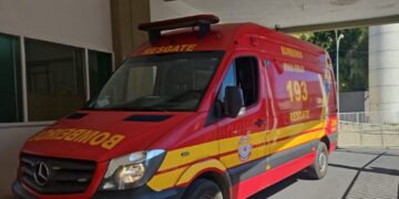 Vítima em crise convulsiva é socorrida pelos bombeiros no bairro Sagrado Coração de Jesus em Formiga