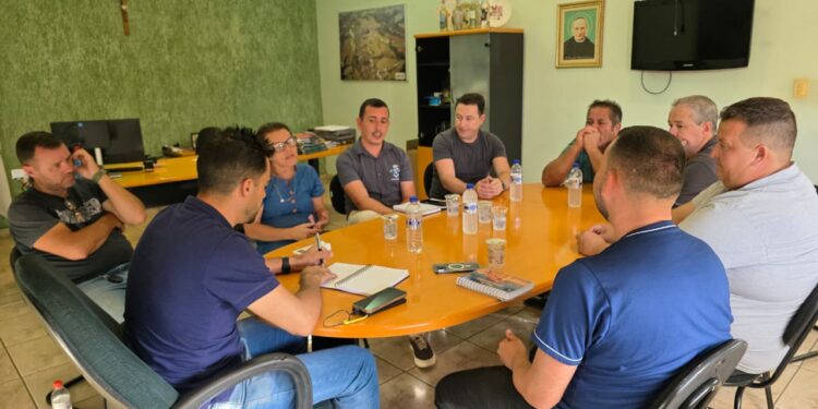 Câmara de Córrego Fundo se reúne com Executivo para tratar de demandas prioritárias do município