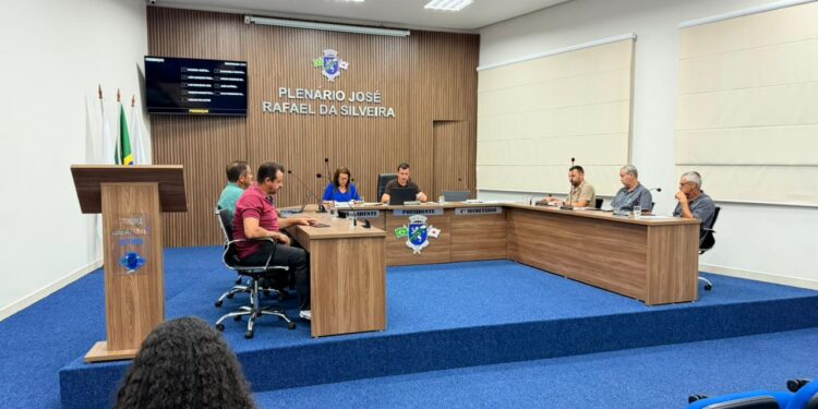 Câmara de Córrego Fundo implanta sistema eletrônico de votação