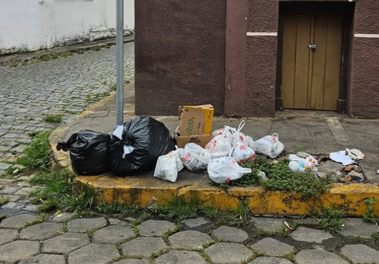 Prefeitura de Formiga orienta população a respeitar horários da coleta de lixo