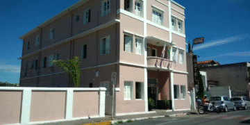 Após questionamentos, Prefeitura emite nota sobre suspensão de aulas na rede municipal na próxima semana