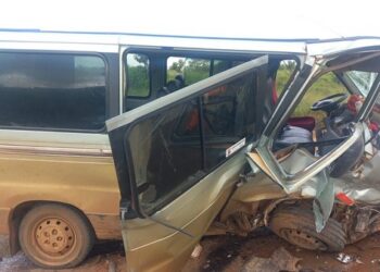 Motorista inabilitado de carro causa batida com van na BR-354 e 3 pessoas morrem em MG