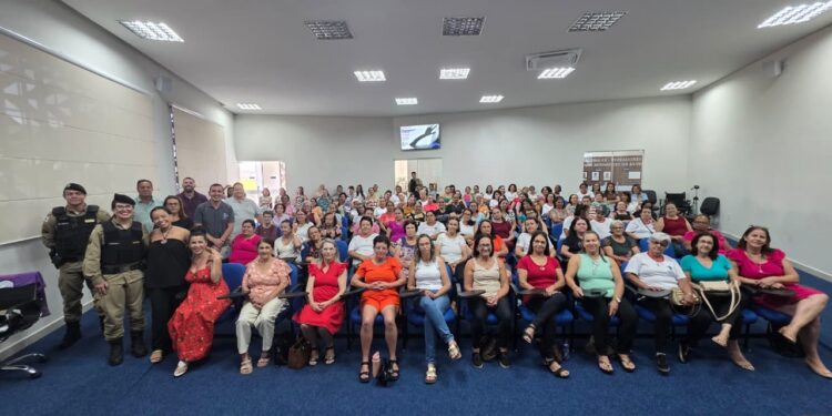 Câmara de Córrego Fundo realiza encontro sobre violência contra a mulher
