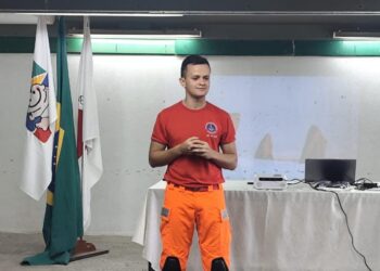 Corpo de Bombeiros ministra orientações de primeiros socorros a estudantes do CAIC