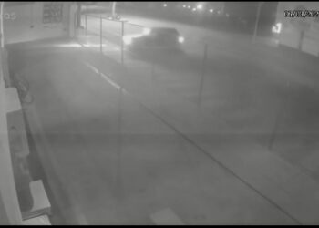 Fiat Uno invade posto de combustíveis em Formiga durante a madrugada