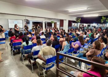 Polícia Militar e órgãos de segurança participam de reunião com pais em Arcos