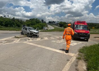 Homem fica ferido após capotamento na BR-354 em Formiga