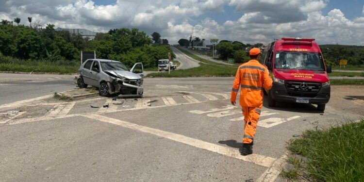 Homem fica ferido após capotamento na BR-354 em Formiga