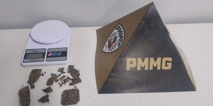 Formiga: homem é preso por tráfico de drogas no bairro Rosário