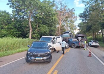 Engavetamento entre sete veículos mobiliza equipes de resgate na MG-050 em Carmo do Cajuru