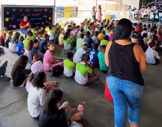 Escola de Música encerra homenagens ao Dia da Mulher com apresentação em escola