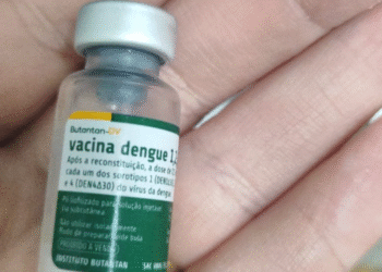 Córrego Fundo recebe primeira remessa de vacina da dengue para profissionais da saúde