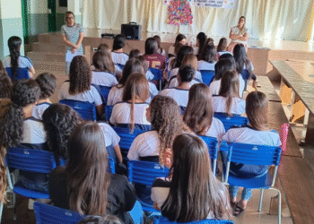 Escola de Córrego Fundo promove ação de saúde e conscientização para alunas