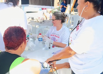 Evento Especial na Praça Tonico Rabelo Oferece Cuidado e Entretenimento às Mulheres do Município