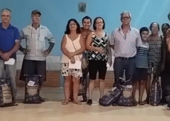 Produtores de Córrego Fundo recebem sementes de feijão