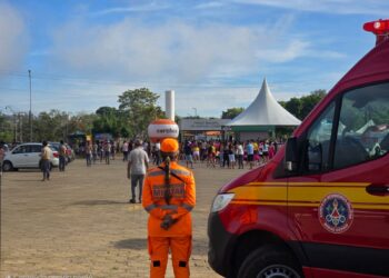 Equipe de resgate acompanha evento do Dia da Mulher na Praia Popular