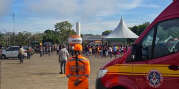 Equipe de resgate acompanha evento do Dia da Mulher na Praia Popular
