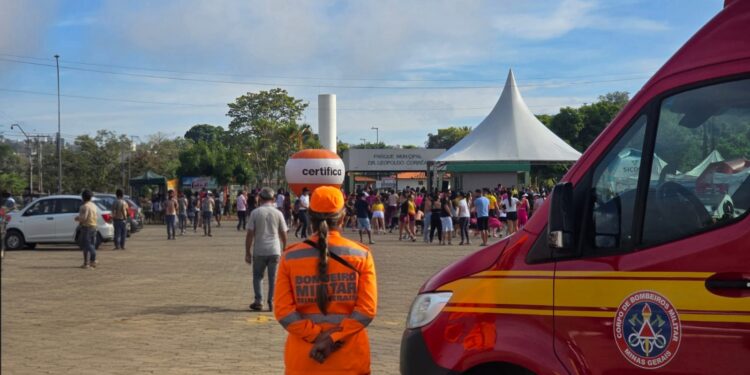 Equipe de resgate acompanha evento do Dia da Mulher na Praia Popular