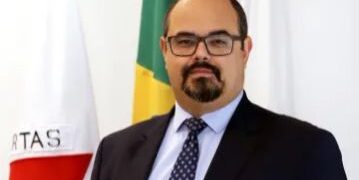 Mateus Simões assume governo de Minas neste domingo após renúncia de Romeu Zema