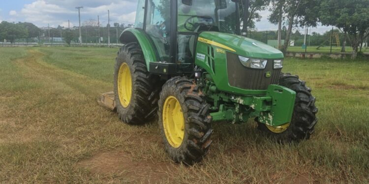 Prefeitura realiza limpeza e manutenção no Parque Municipal Dr. Leopoldo Corrêa