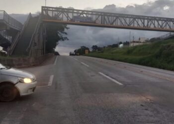 Motociclista fica em estado grave após colisão com ambulância na MG-050