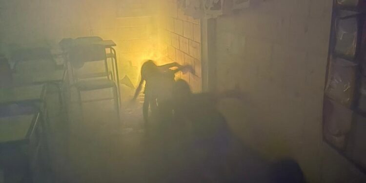 Alunos do CAIC participam de palestra e simulação de evacuação com a 4ª Companhia do Corpo de Bombeiros de Formiga