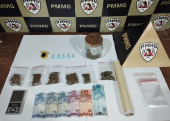 Três pessoas são presas por tráfico de drogas durante ação da PM no bairro Bonfim II em Arcos