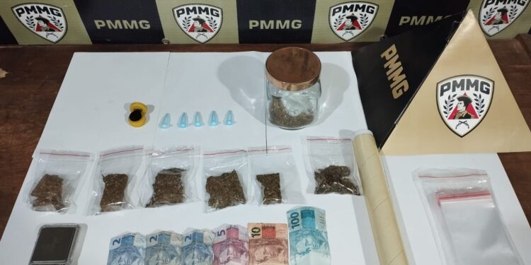 Três pessoas são presas por tráfico de drogas durante ação da PM no bairro Bonfim II em Arcos