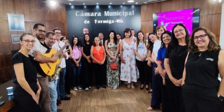 Música e reconhecimento marcam homenagem da Câmara de Formiga ao Dia Internacional da Mulher