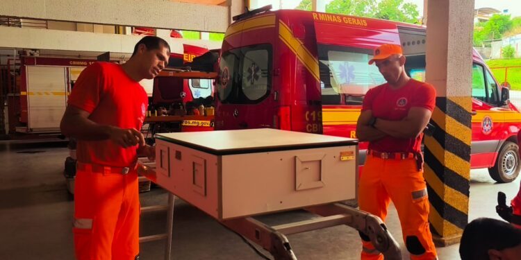 Corpo de Bombeiros realiza treinamento de ventilação tática para combate a incêndios em Formiga