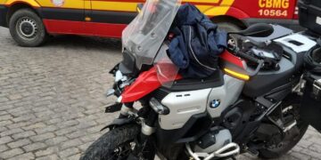 Colisão entre moto e caminhão em cruzamento na MG-050 deixa idoso ferido em Formiga