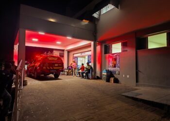 Mulher fica ferida após ter a mão prensada em máquina de pastel no bairro Souza e Silva