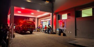 Mulher fica ferida após ter a mão prensada em máquina de pastel no bairro Souza e Silva