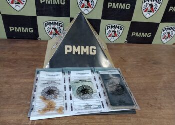 Dois suspeitos de tráfico de drogas são presos no bairro Brasília em Arcos