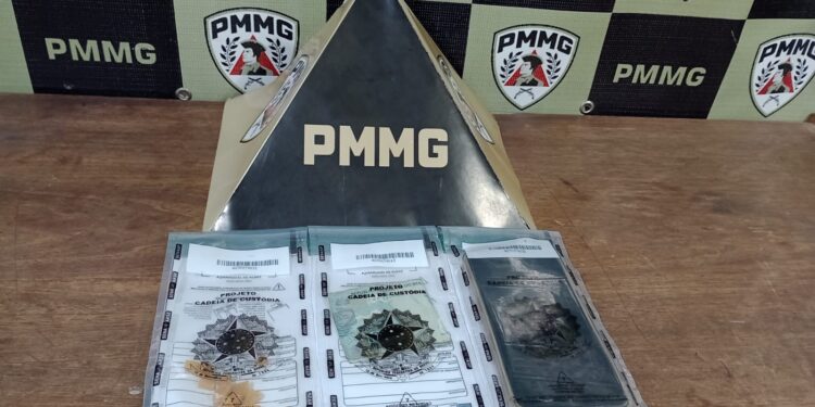 Dois suspeitos de tráfico de drogas são presos no bairro Brasília em Arcos