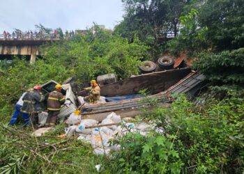 Capotamento na BR-354, em Formiga: entenda como foi o resgate do condutor de 22 anos