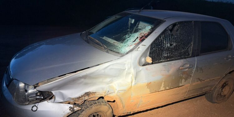 Jovem de 19 anos morre após perder o controle da moto e colidir com carro em Bambuí