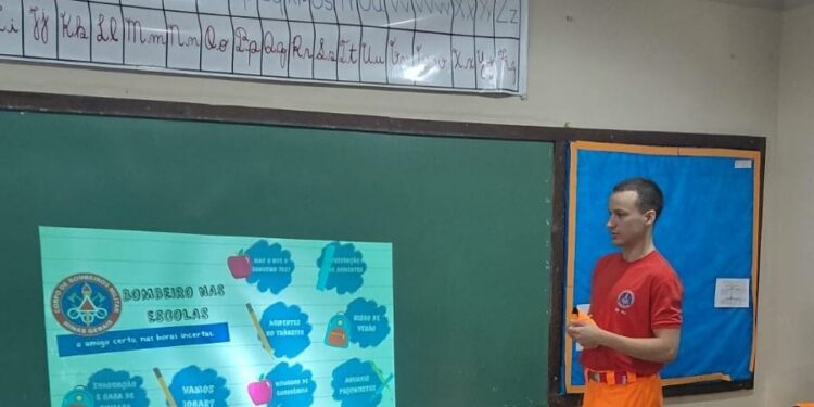 Projeto “Bombeiros nas Escolas” leva orientações de segurança a alunos da Escola Municipal Célia de Melo Eufrásio