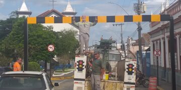 Pórticos limitadores de altura são instalados no entorno da Igreja Matriz São Vicente Férrer