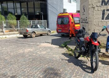 Garupa de 12 anos se fere em acidente entre motos na Avenida Juca Pedro em Formiga