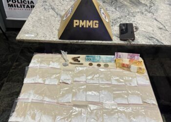 Polícia Militar prende mulher por tráfico de drogas em Itapecerica