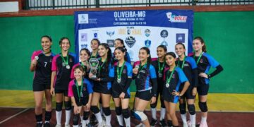 Jovens atletas de Formiga garantem segundo lugar em torneio de voleibol em Oliveira
